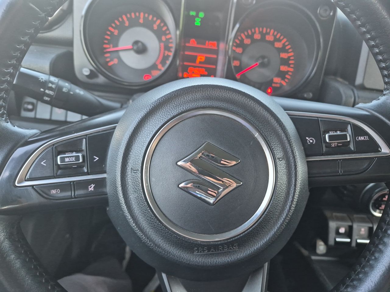 Suzuki Swift — foto 16 de 25