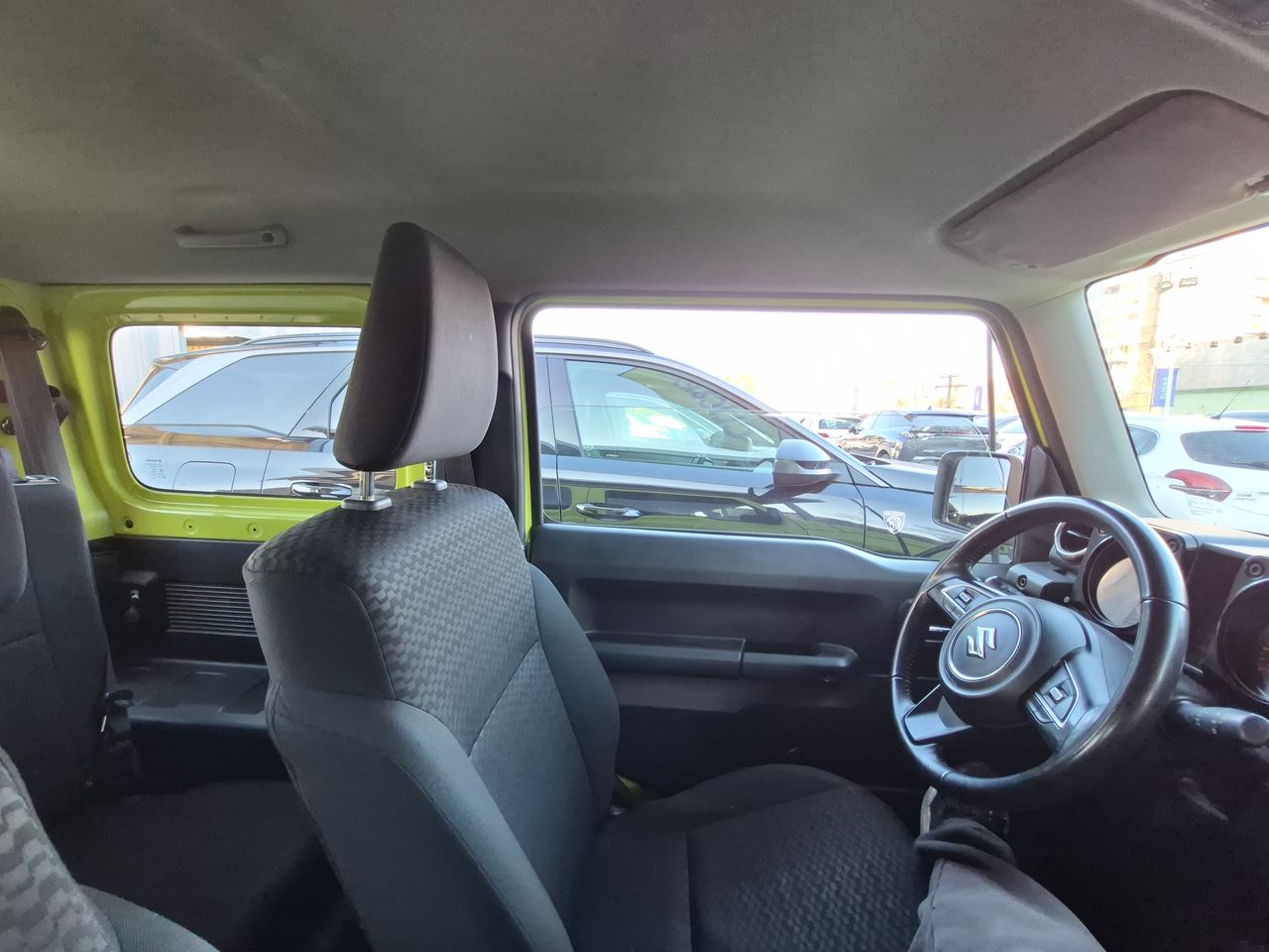 Suzuki Swift — foto 7 de 25