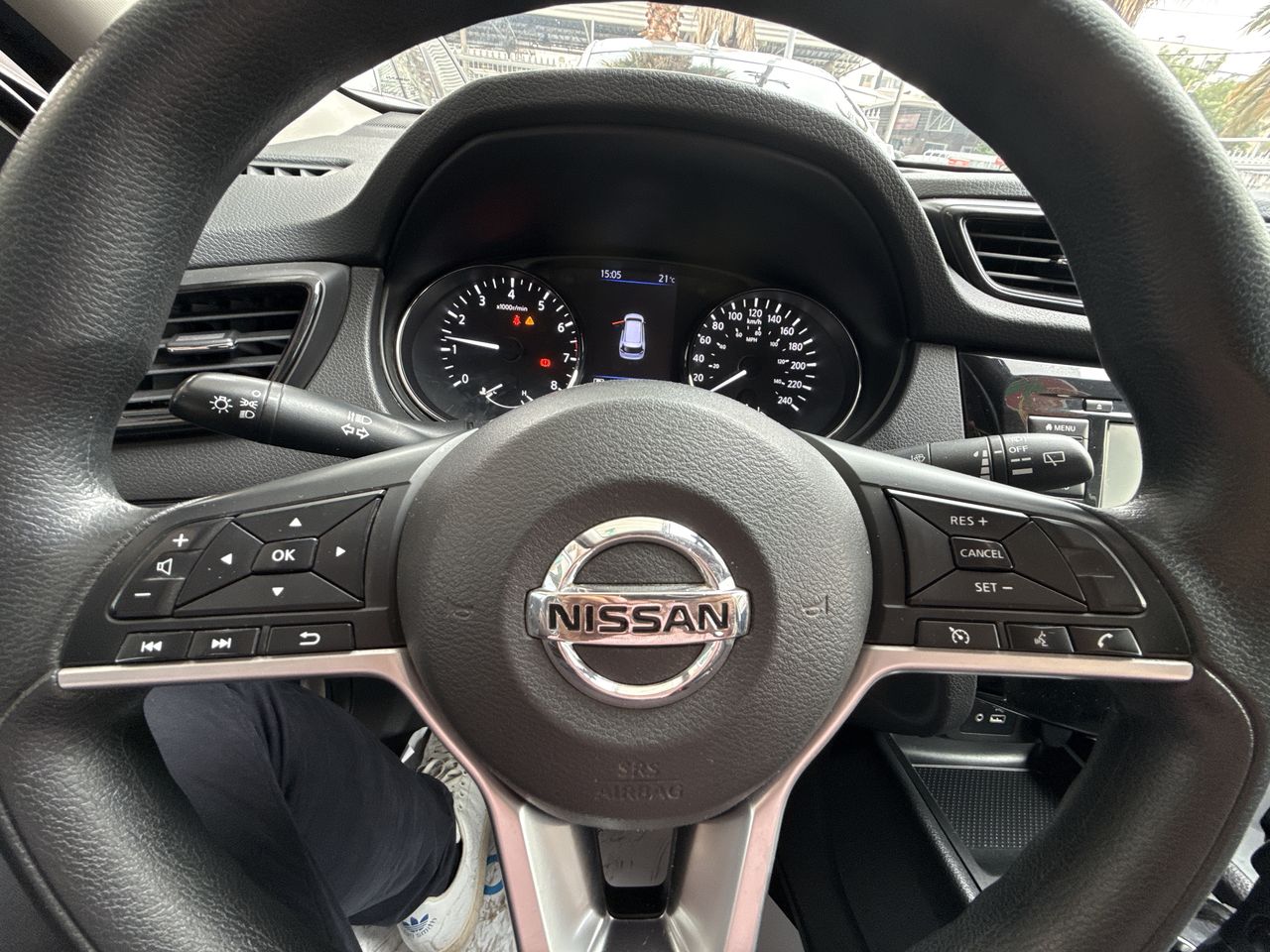 NISSAN - 25
