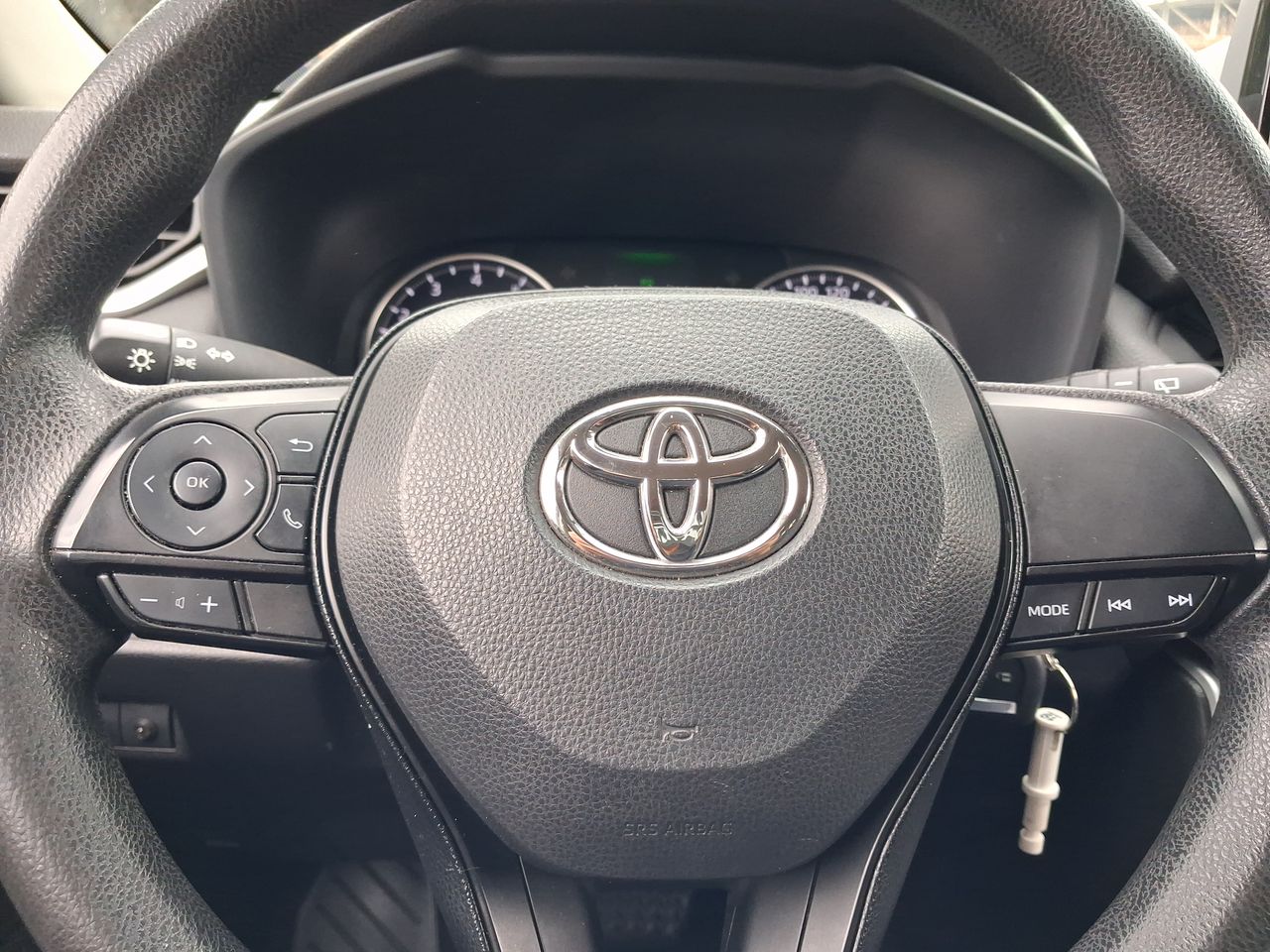 Toyota RAV4 — foto 17 de 27