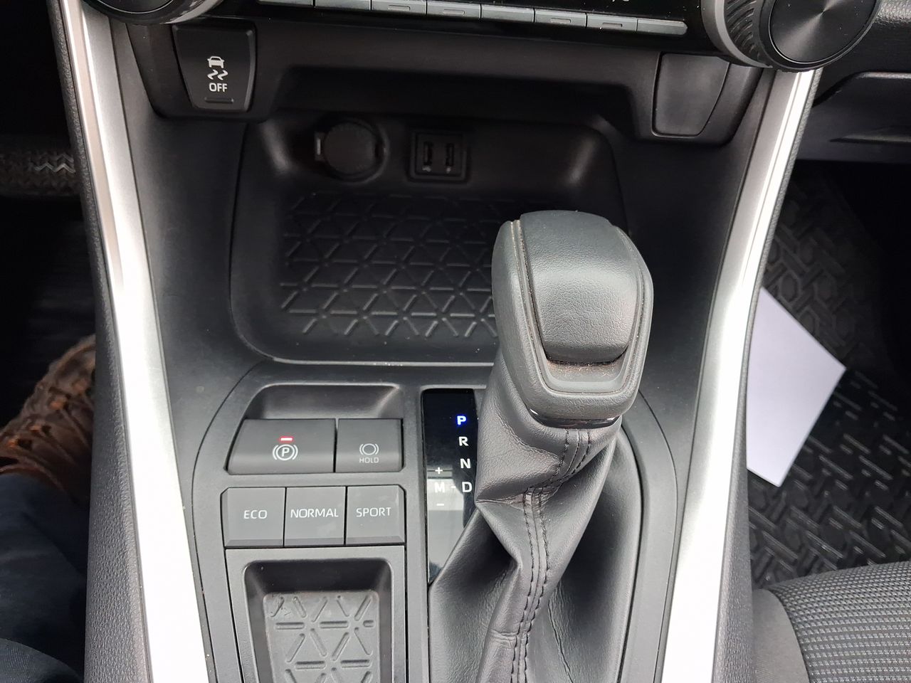 Toyota RAV4 — foto 22 de 27
