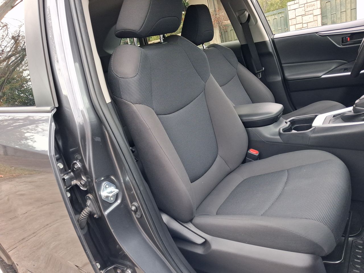 Toyota RAV4 — foto 24 de 27