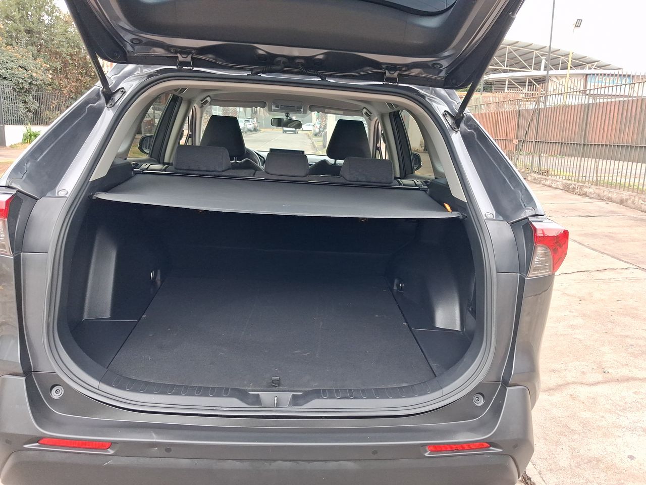 Toyota RAV4 — foto 12 de 27