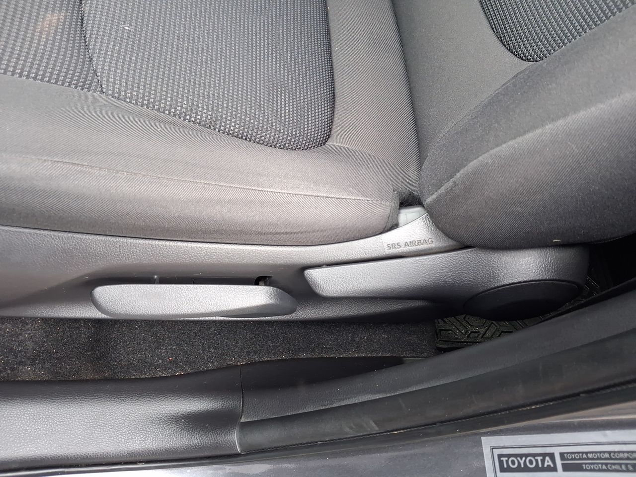 Toyota RAV4 — foto 14 de 27
