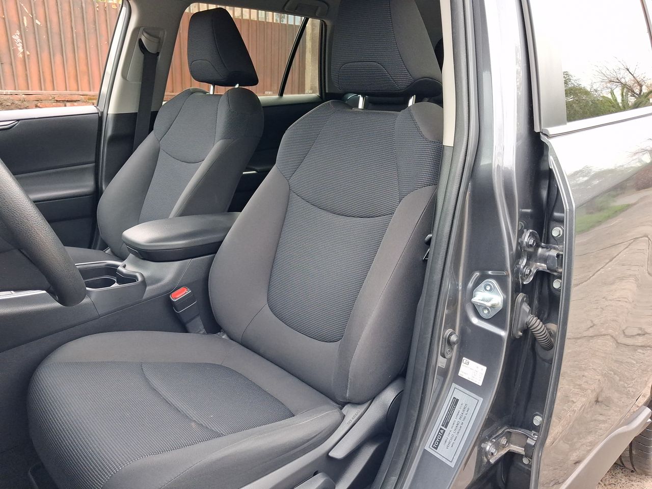 Toyota RAV4 — foto 15 de 27