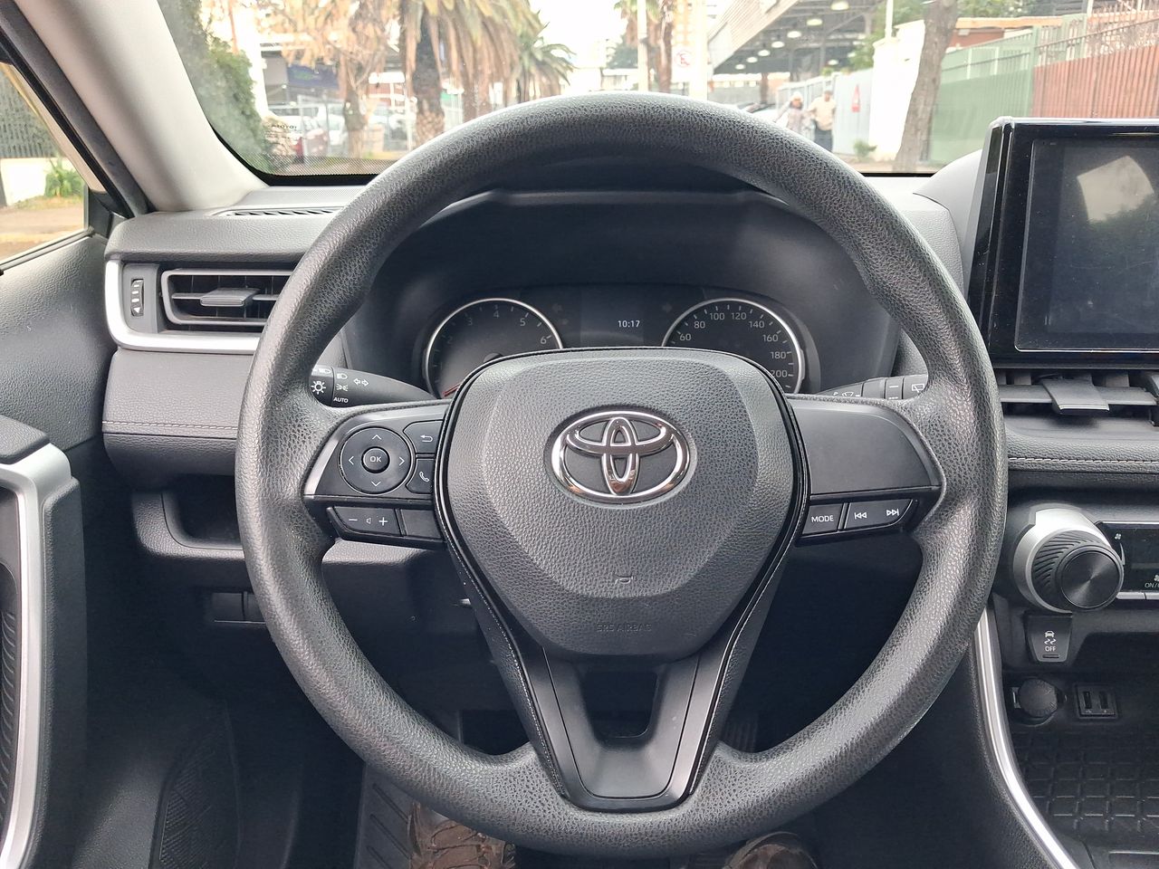 Toyota RAV4 — foto 16 de 27