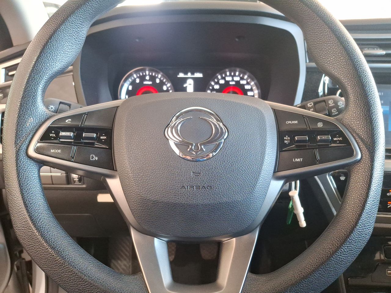 SSANGYONG - 24
