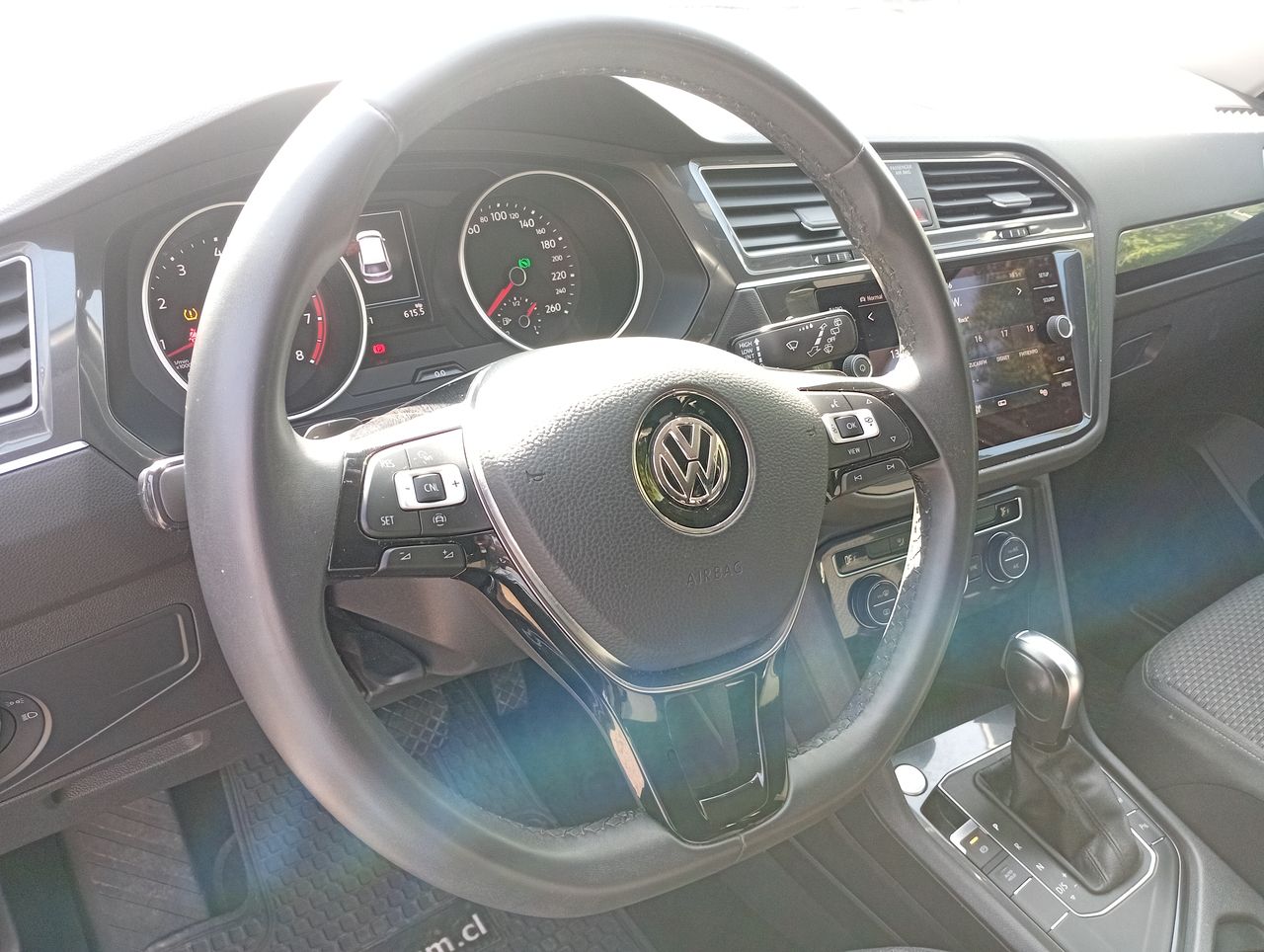 VOLKSWAGEN - 24