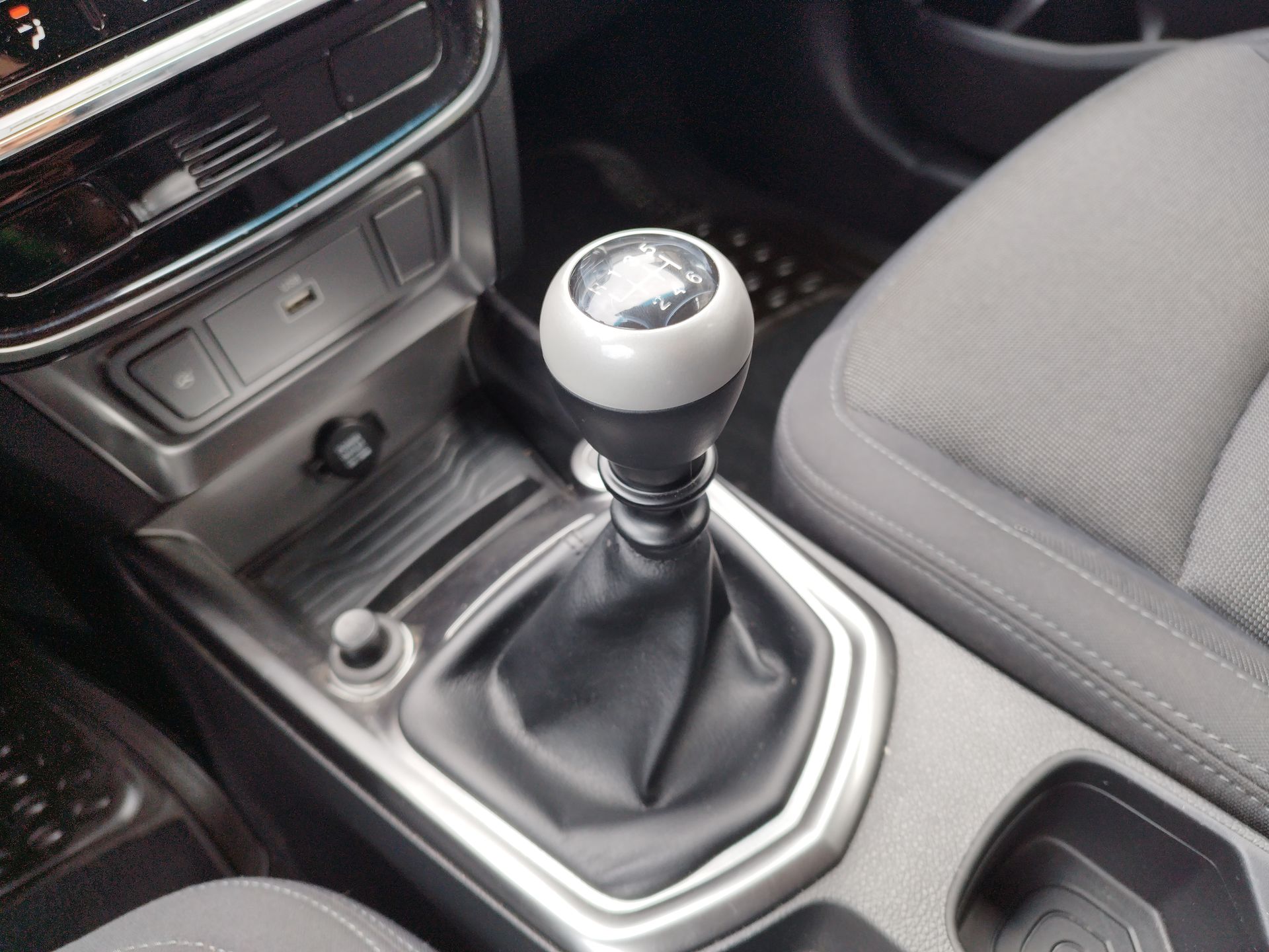 SSANGYONG - 26
