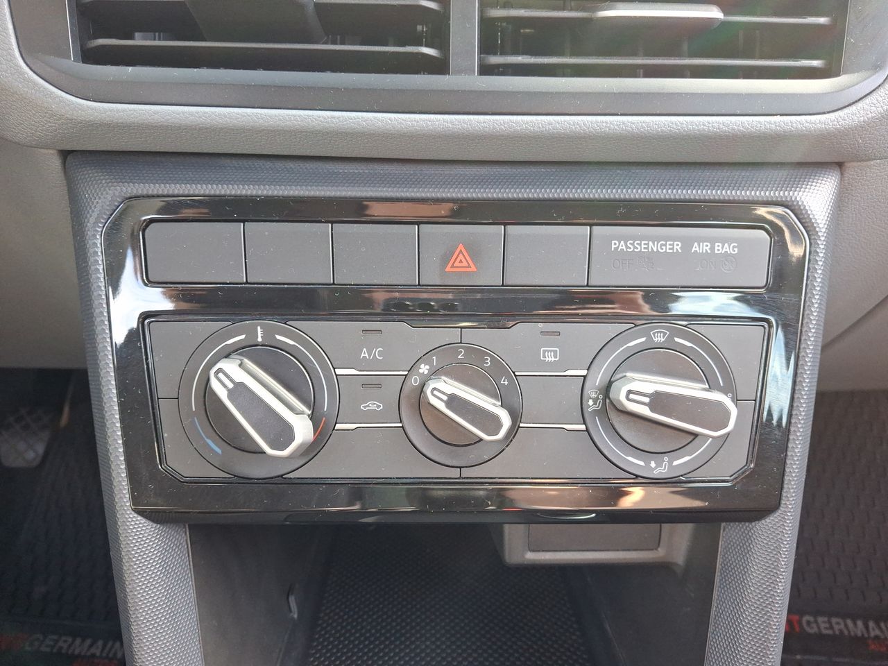 VOLKSWAGEN - 29