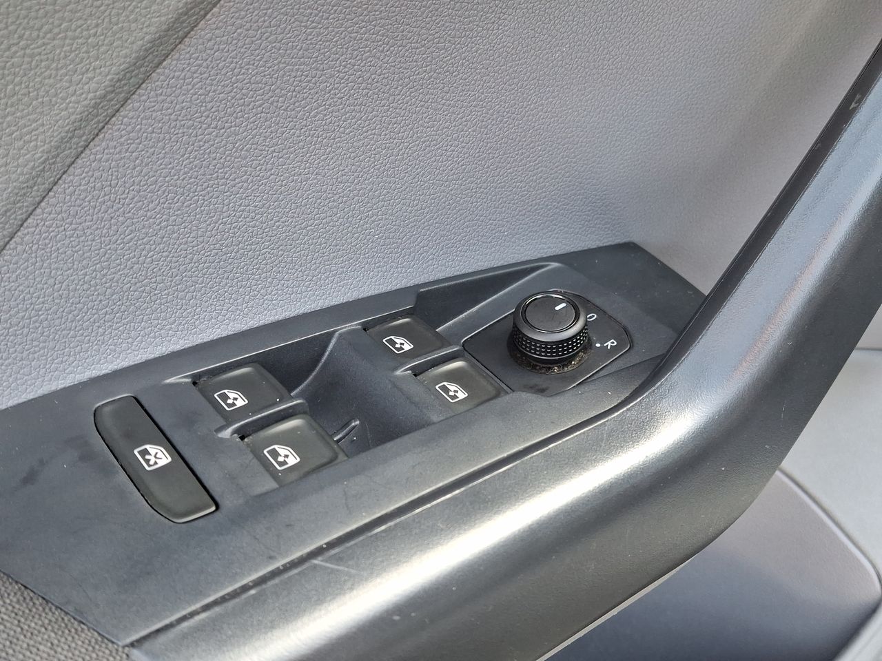 VOLKSWAGEN - 22
