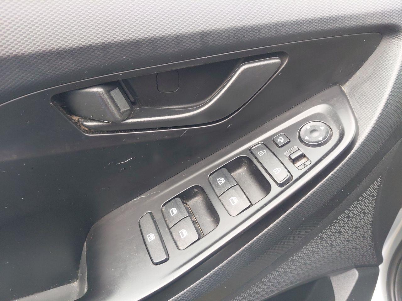 HYUNDAI - 12