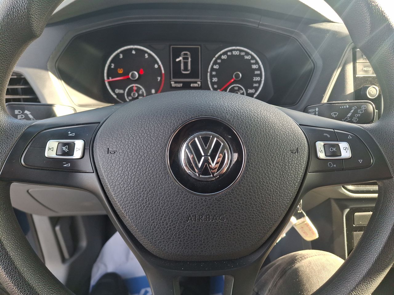 VOLKSWAGEN - 24