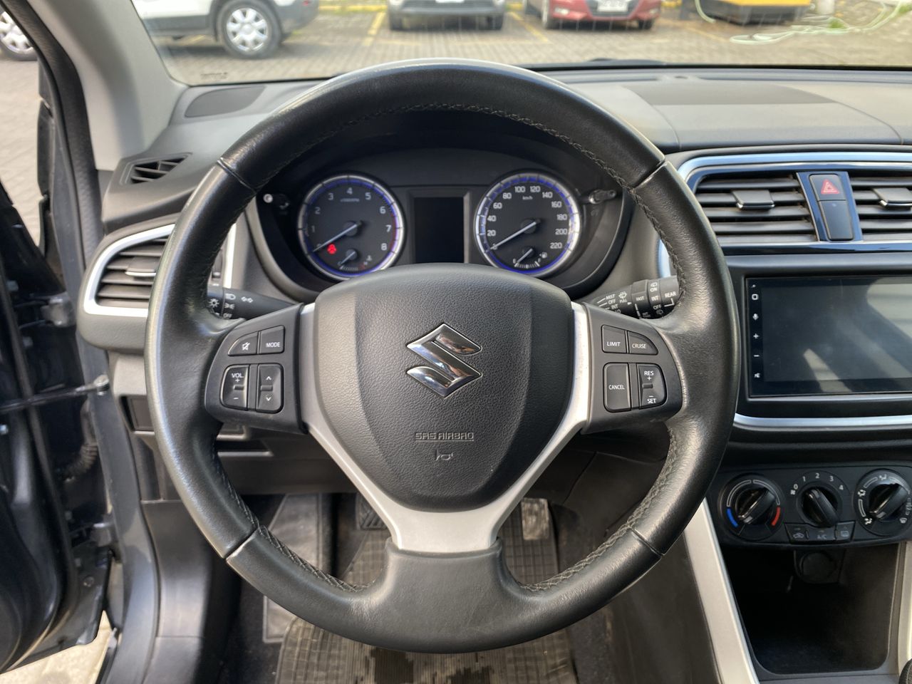 Suzuki S-Cross — foto 27 de 35