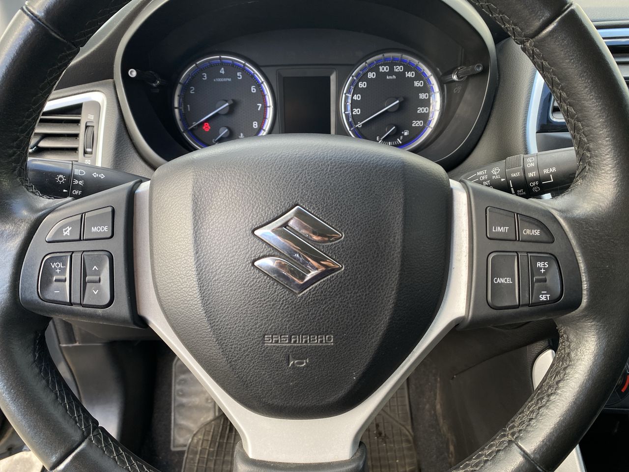Suzuki S-Cross — foto 28 de 35