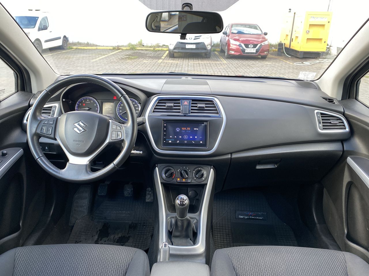 Suzuki S-Cross — foto 10 de 35