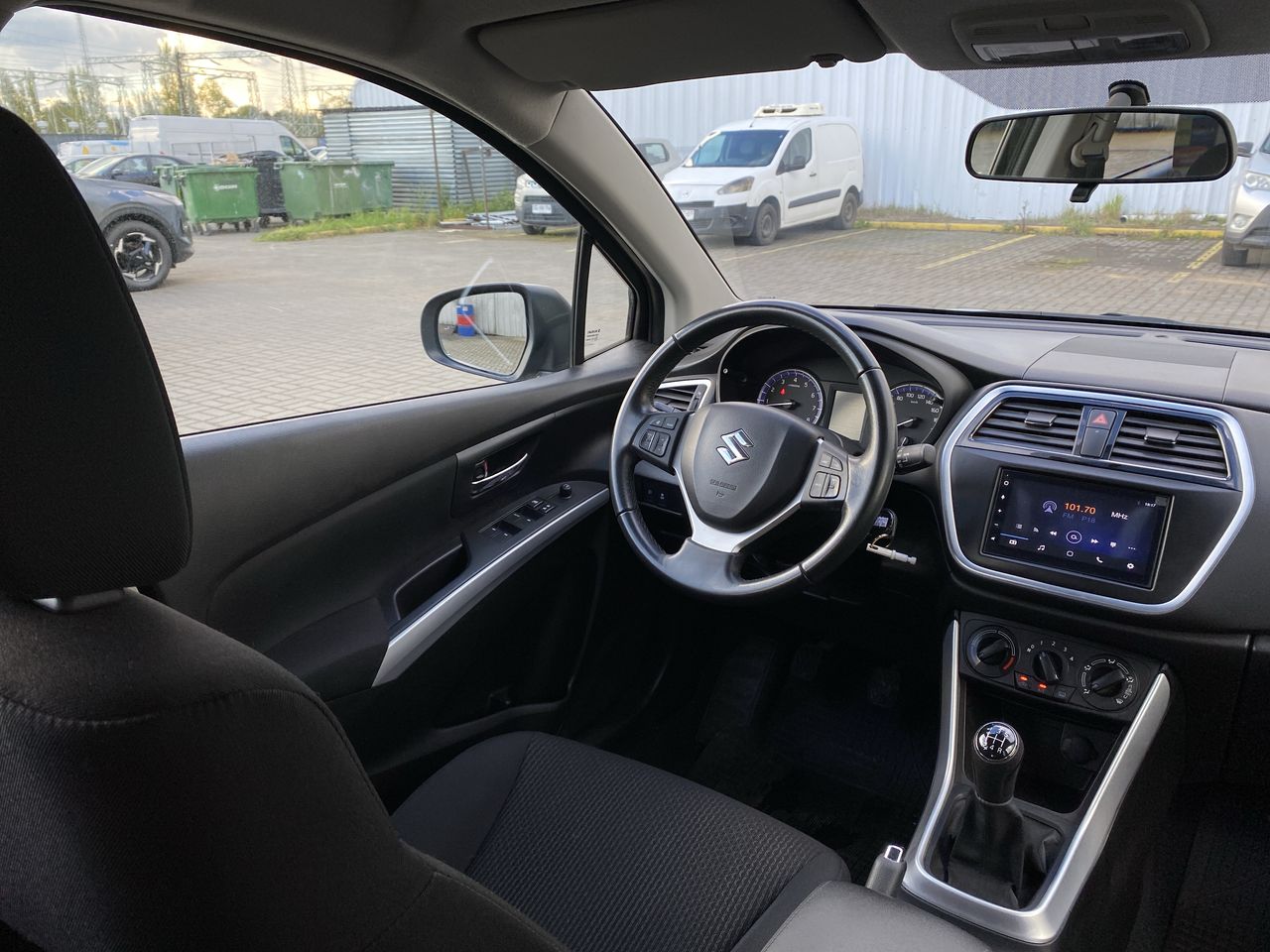 Suzuki S-Cross — foto 17 de 35