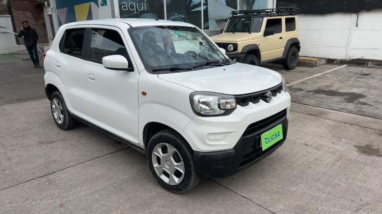 SUZUKI