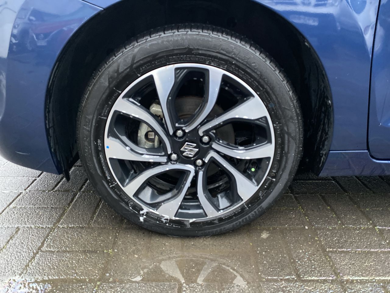 Suzuki Baleno — foto 10 de 28
