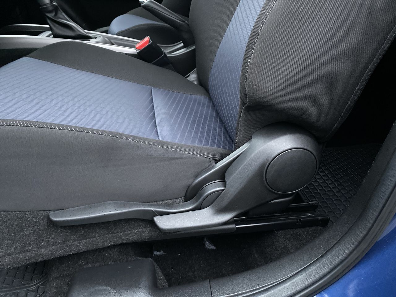 Suzuki Baleno — foto 17 de 28