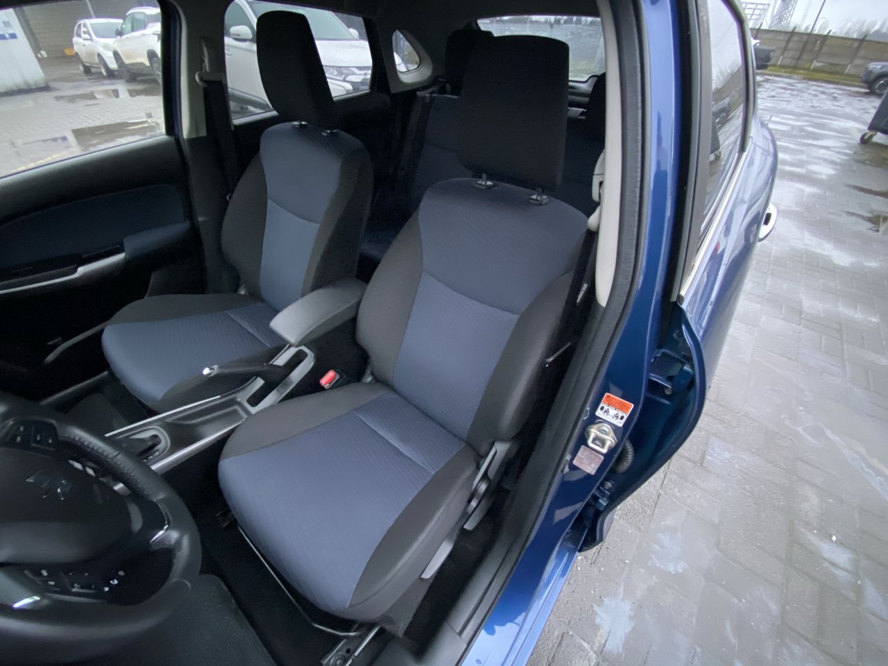 Suzuki Baleno — foto 18 de 28