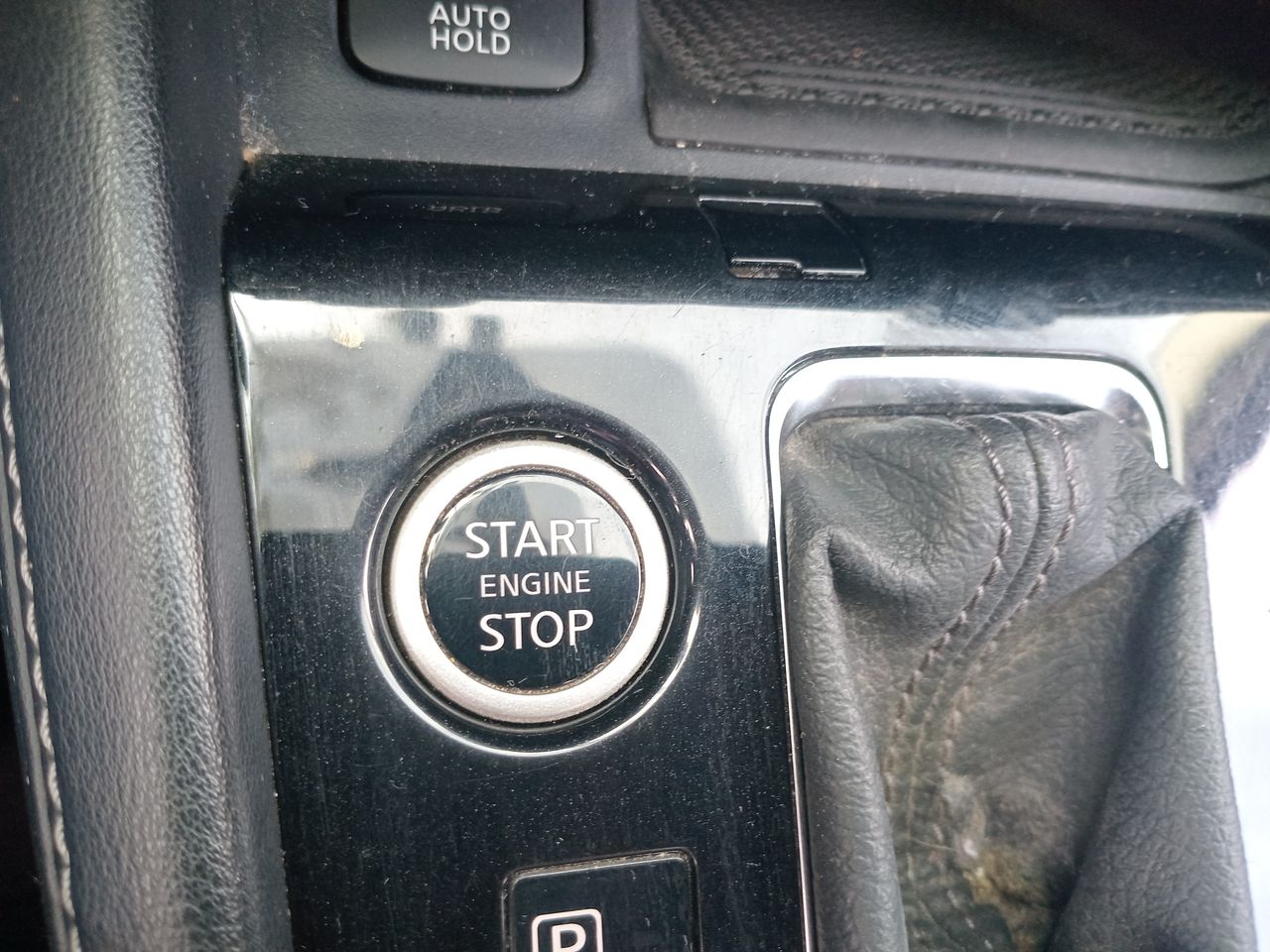 NISSAN - 26