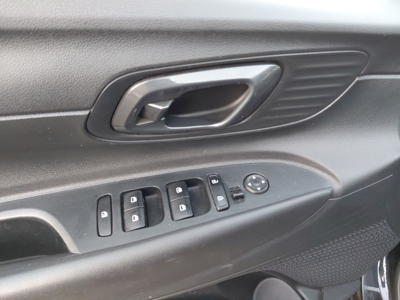 HYUNDAI - 20