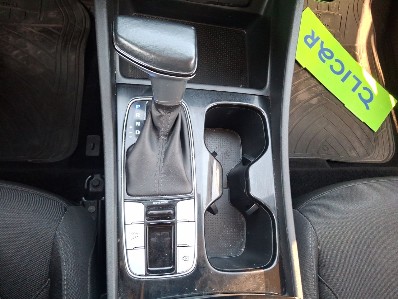 HYUNDAI - 20