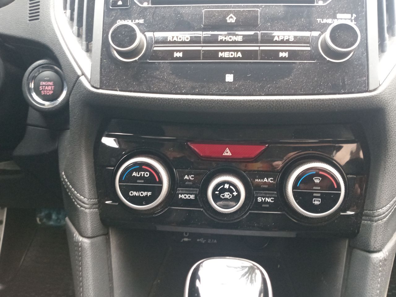 Subaru Impreza — foto 22 de 27