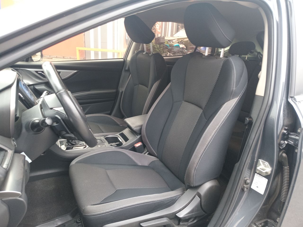 Subaru Impreza — foto 16 de 27