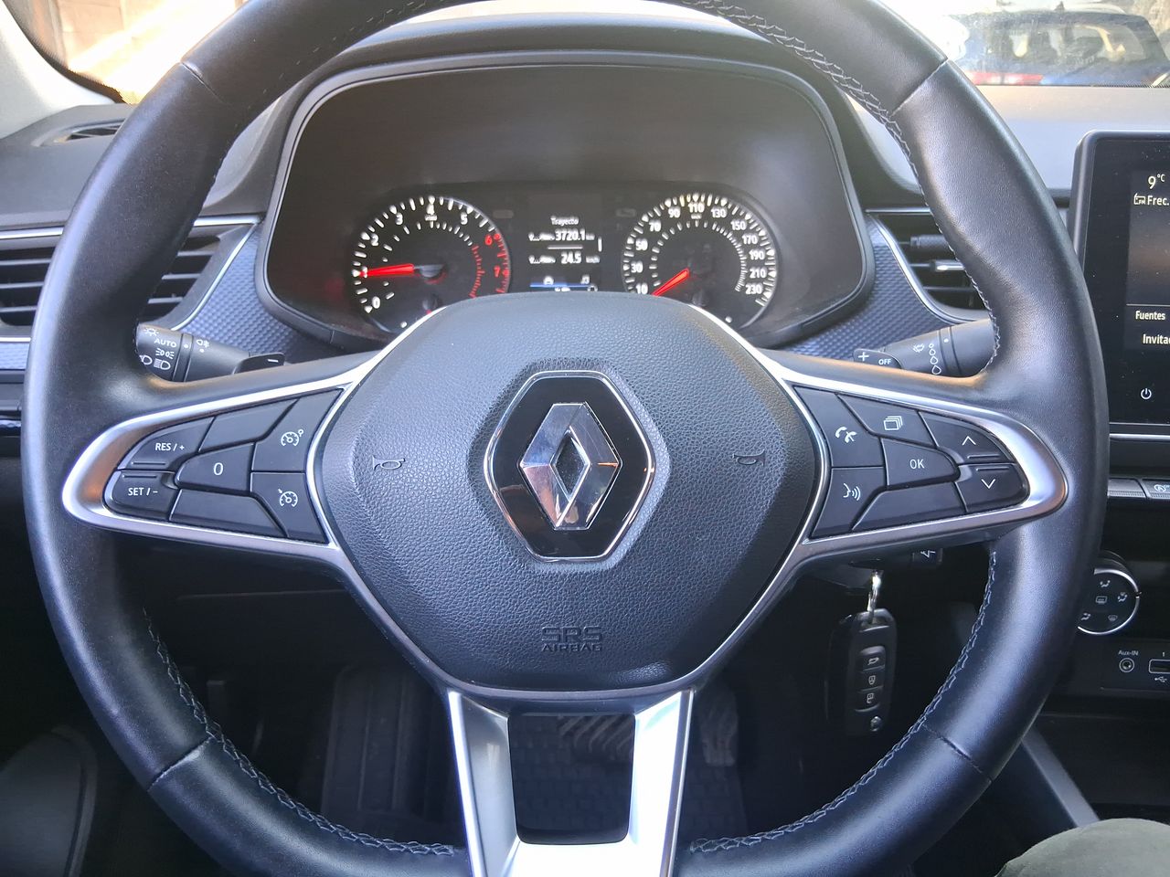 Renault Arkana — foto 18 de 28