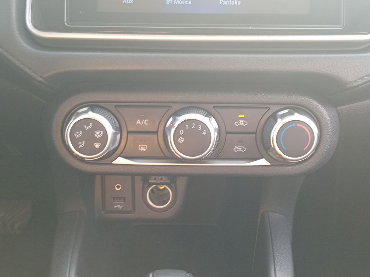 Nissan Versa — foto 19 de 24