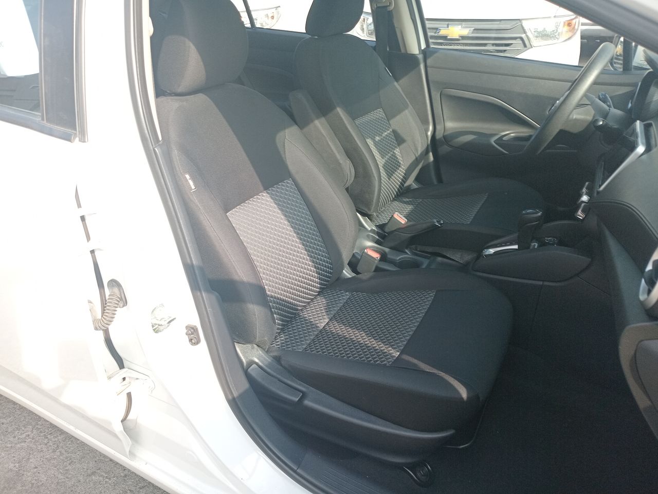Nissan Versa — foto 22 de 24