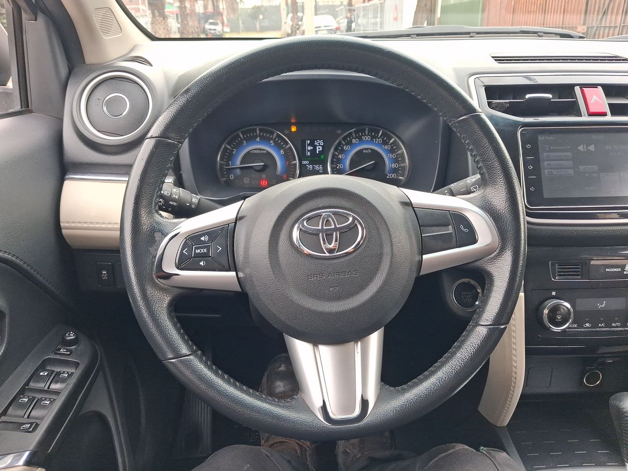 Toyota Rush — foto 25 de 36