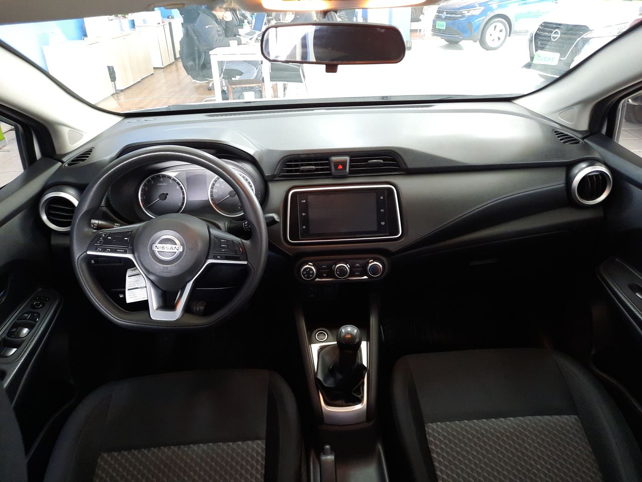 NISSAN - 32