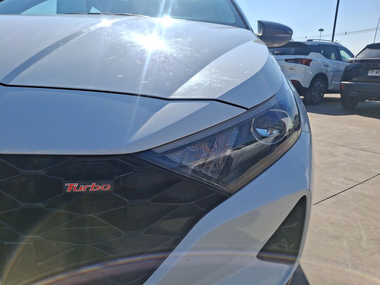 HYUNDAI - 18