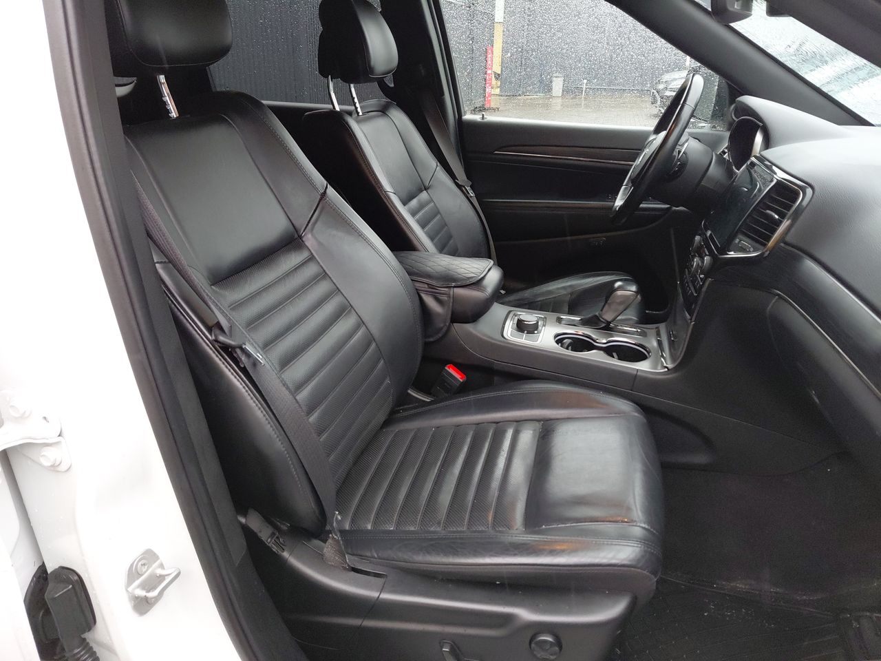 Jeep Grand Cherokee — foto 24 de 26