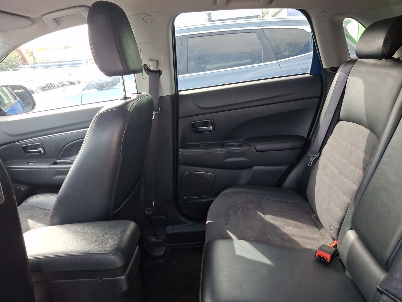 Mitsubishi Asx — foto 12 de 35