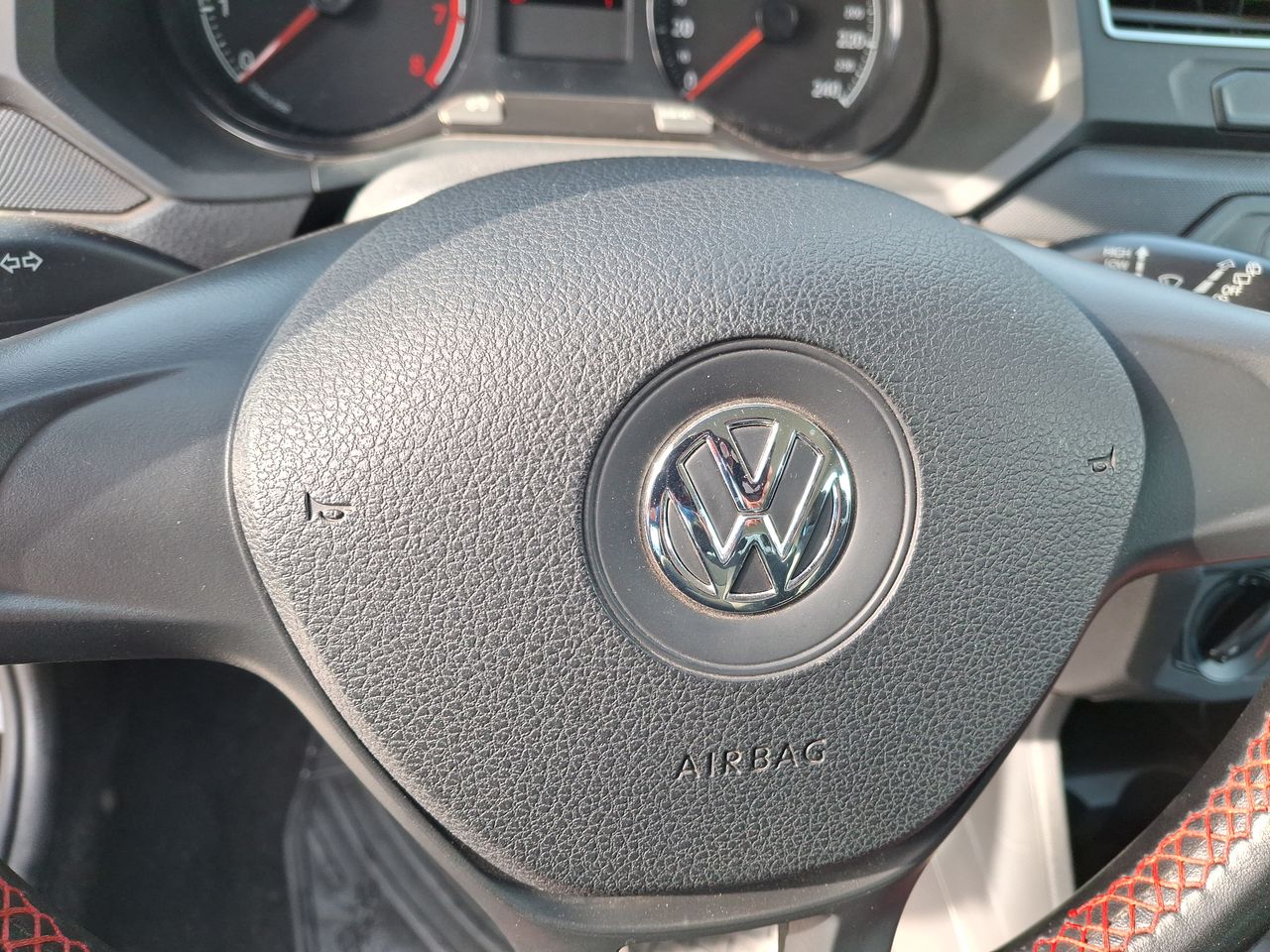 VOLKSWAGEN - 25