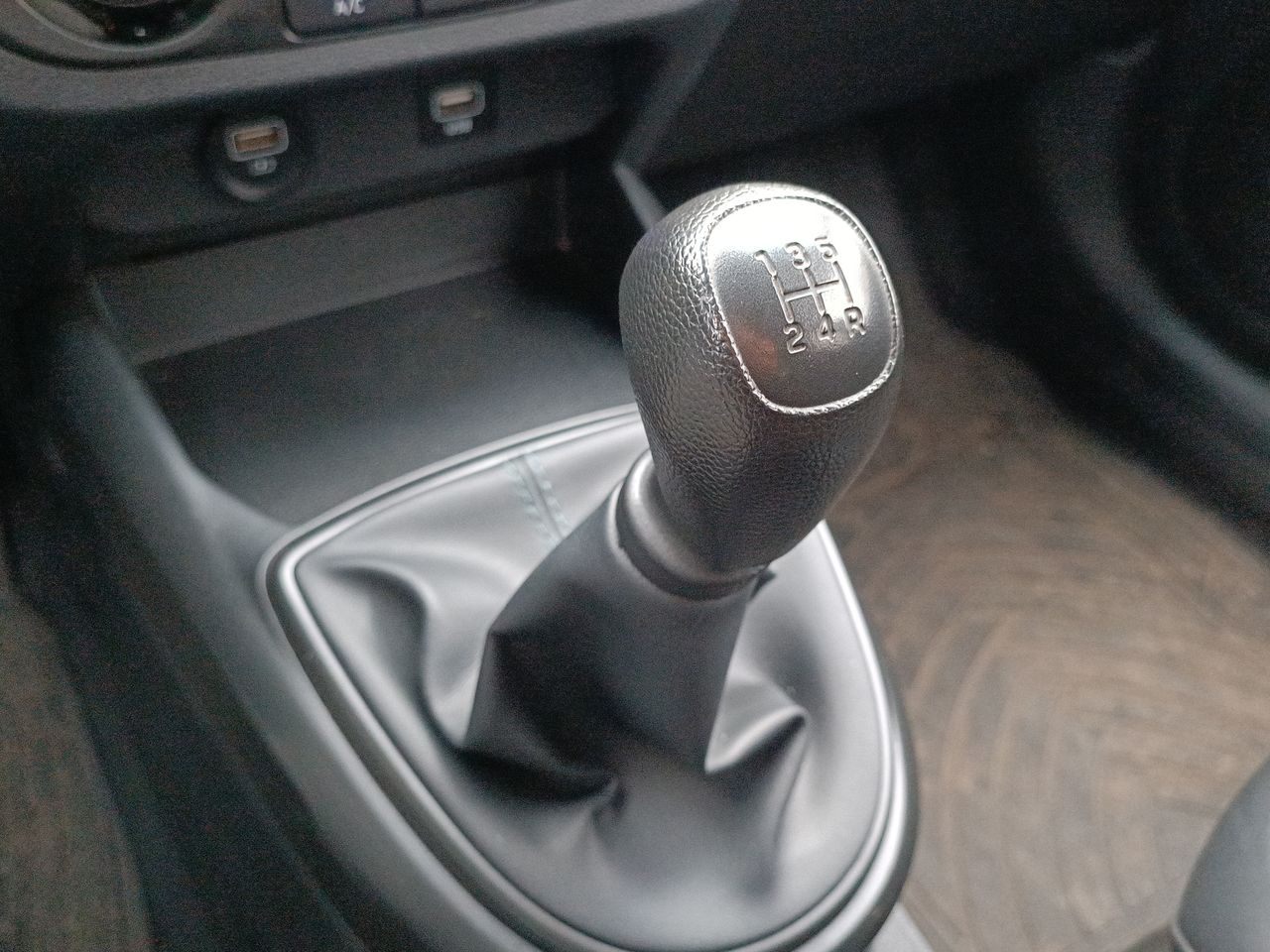 HYUNDAI - 32
