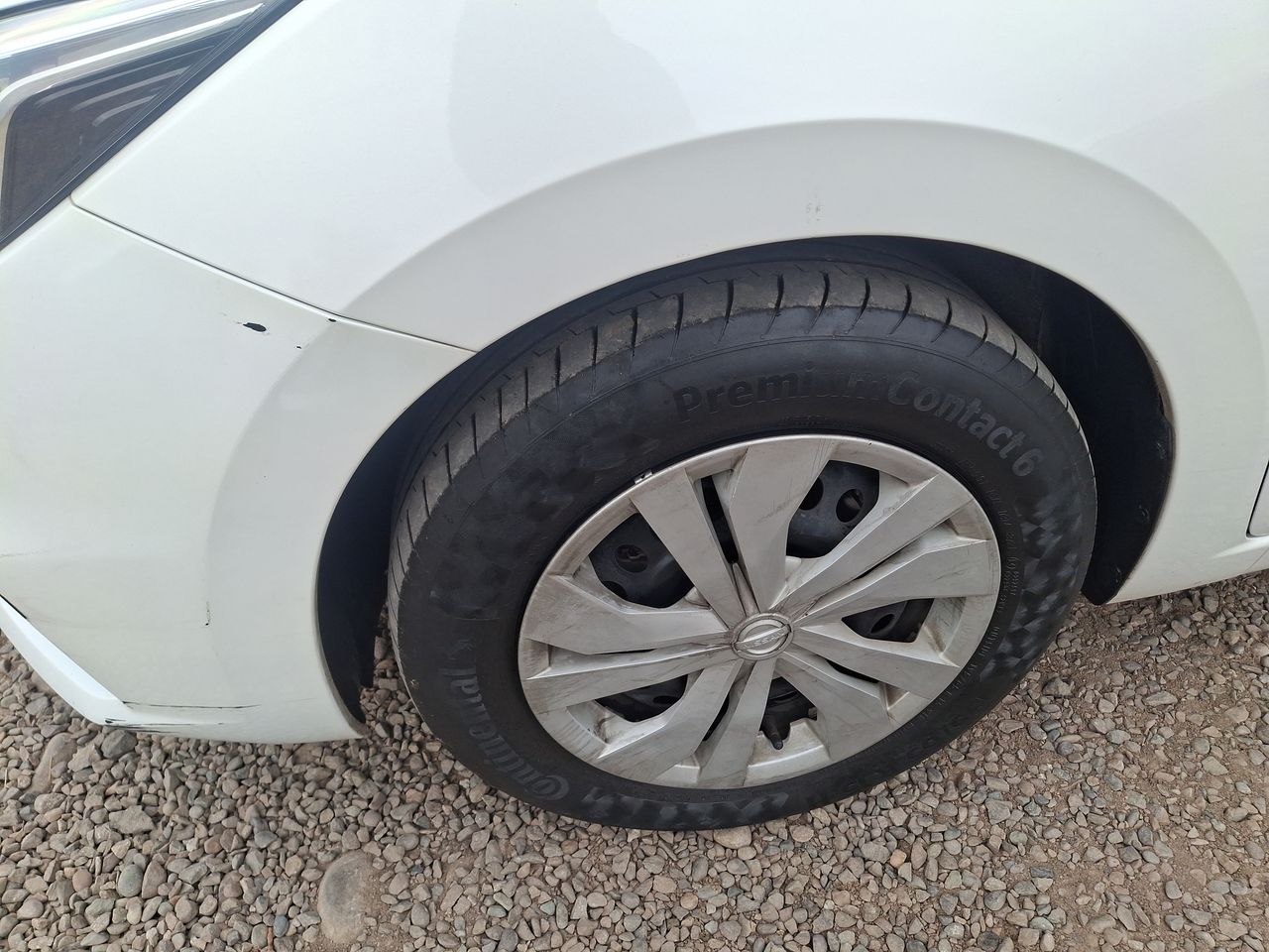 Nissan Versa — foto 9 de 20