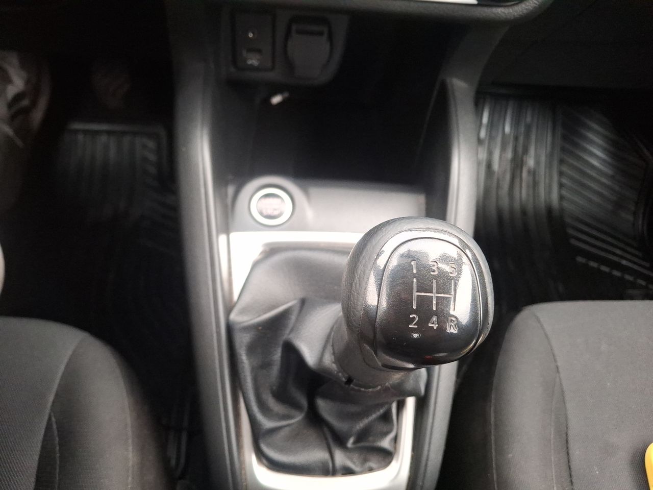 Nissan Versa — foto 19 de 20