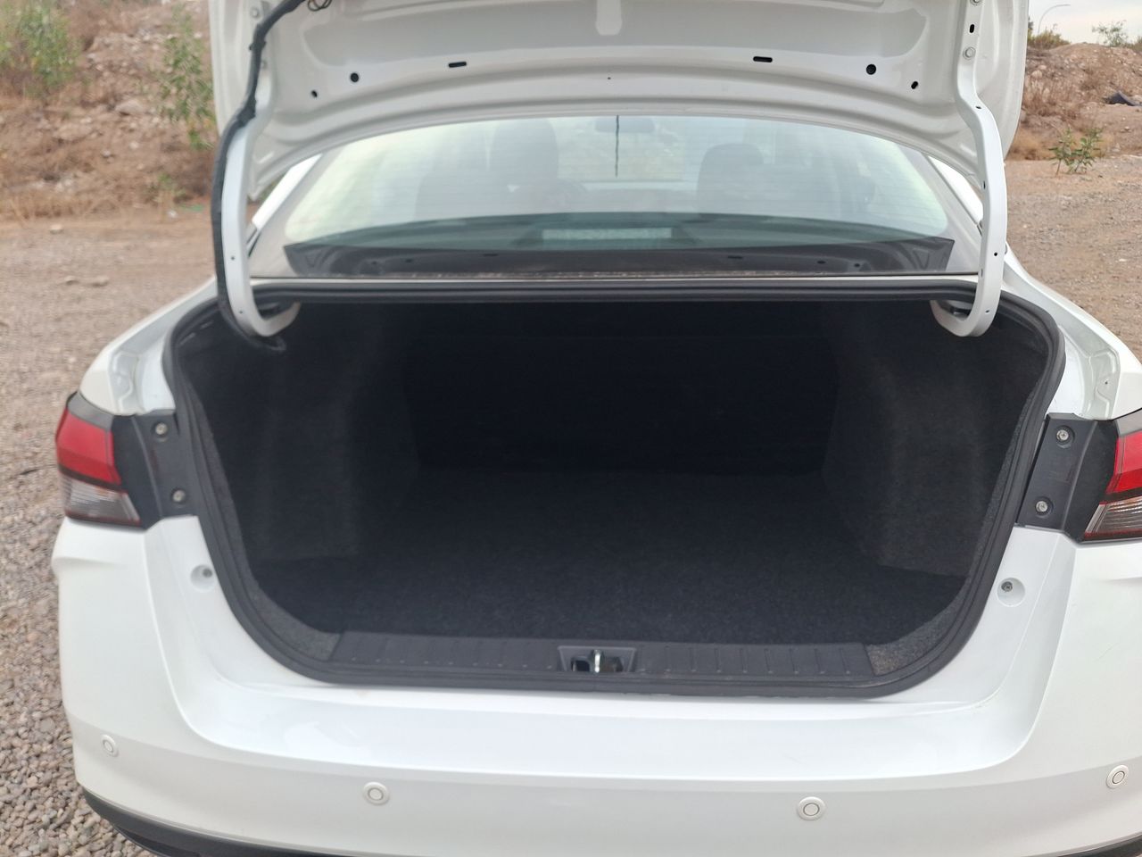 Nissan Versa — foto 12 de 20