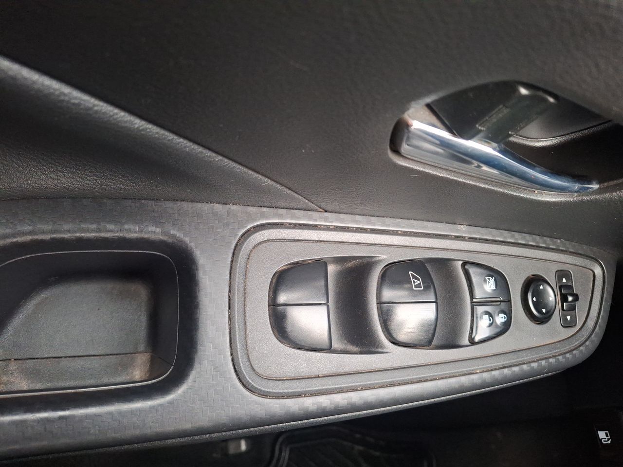 Nissan Versa — foto 13 de 20