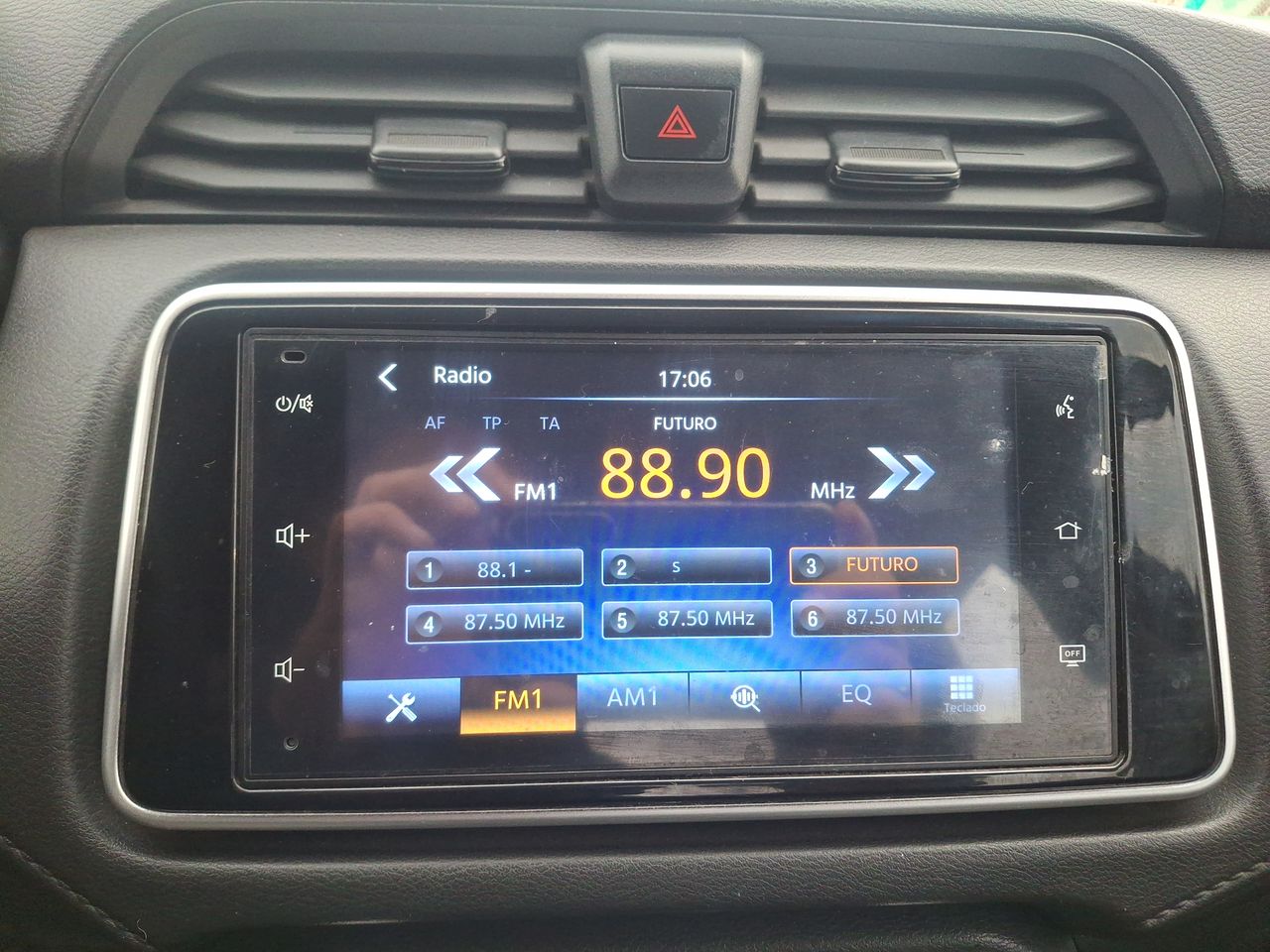 Nissan Versa — foto 16 de 20