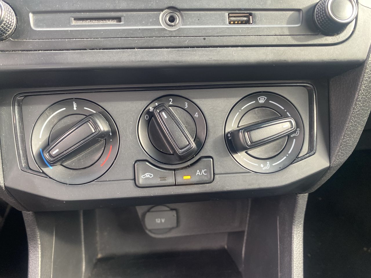 VOLKSWAGEN - 28