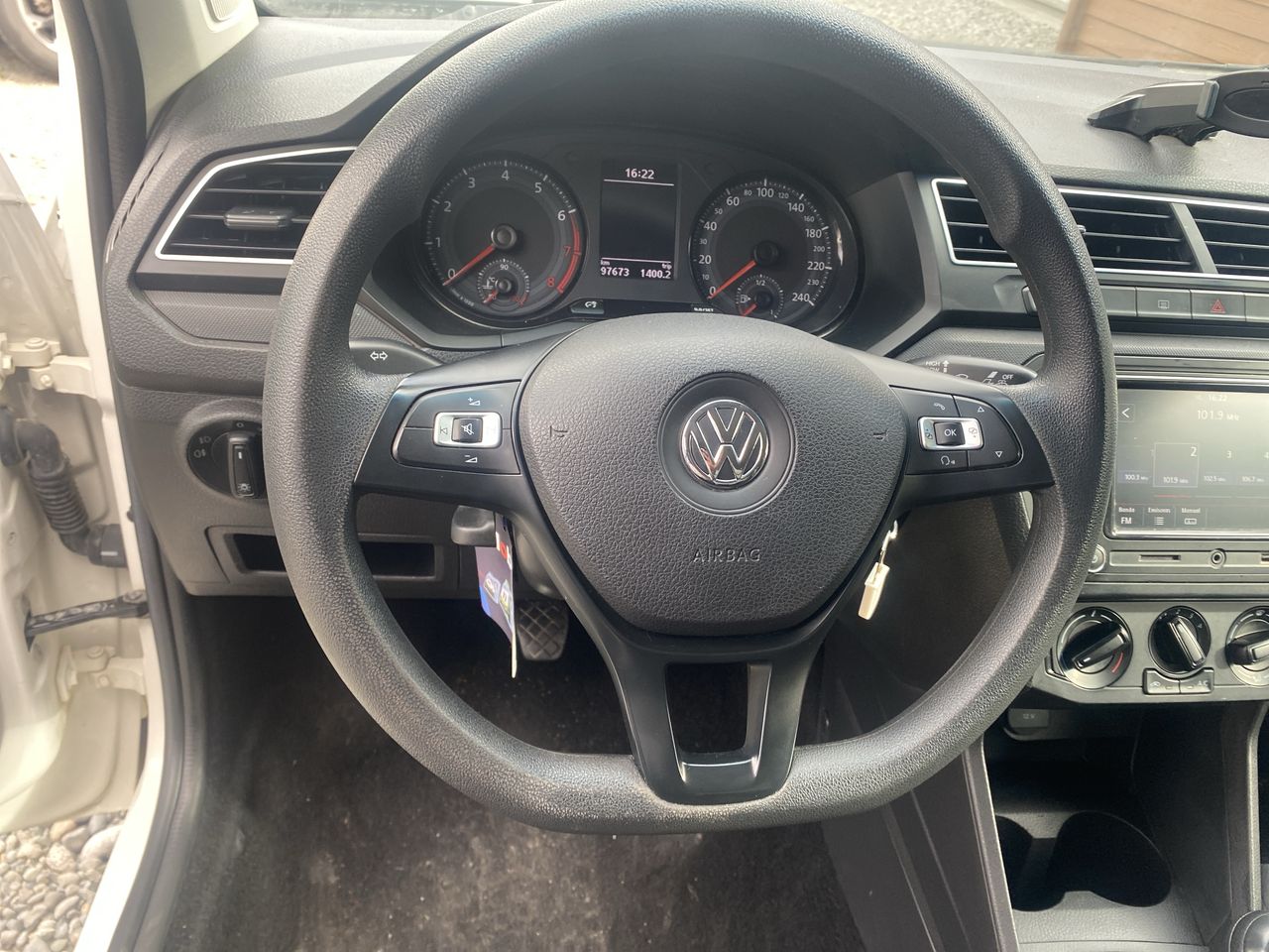 VOLKSWAGEN - 24