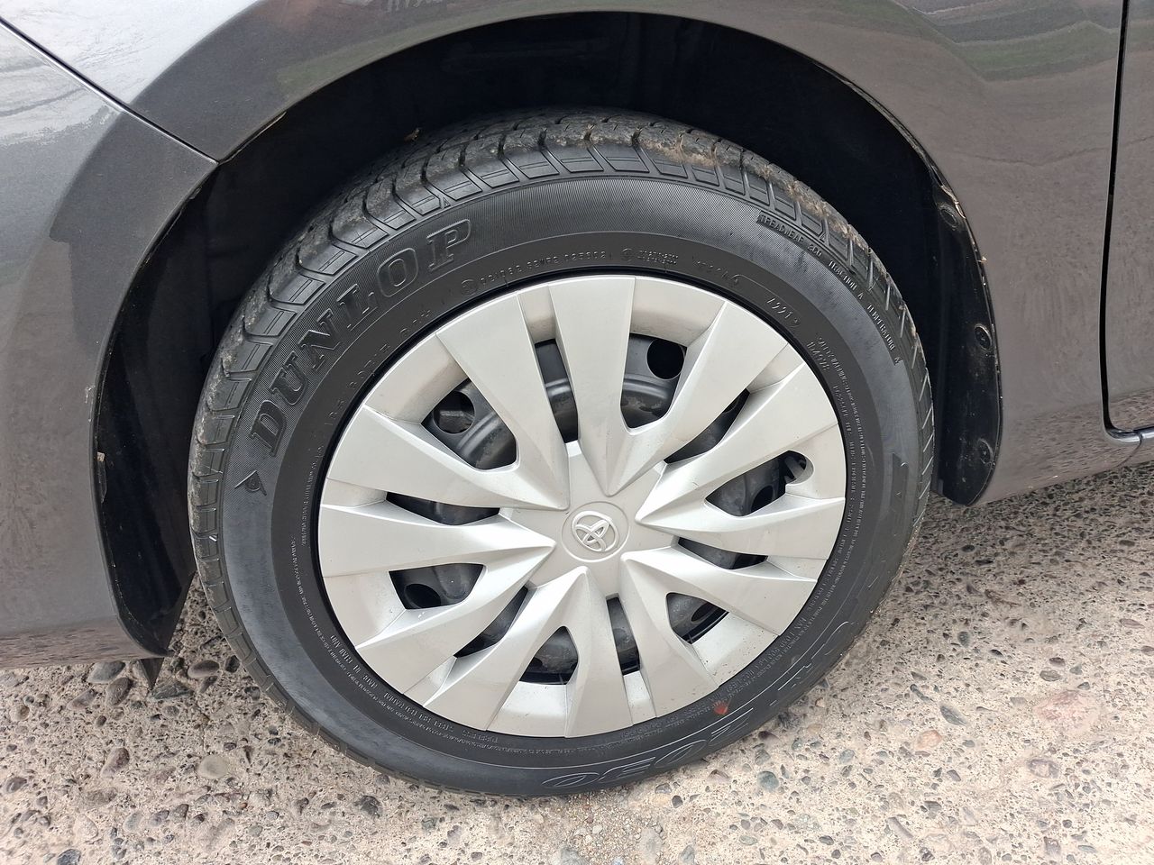 Toyota Yaris — foto 8 de 27