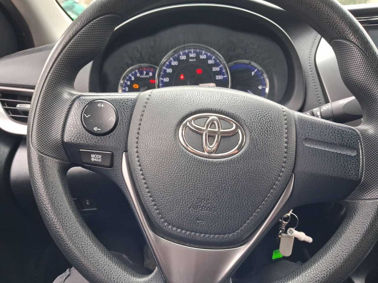 Toyota Yaris — foto 17 de 27