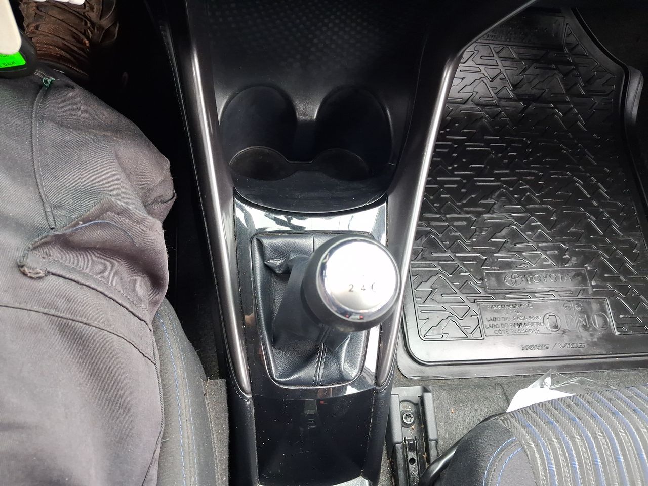 Toyota Yaris — foto 22 de 27